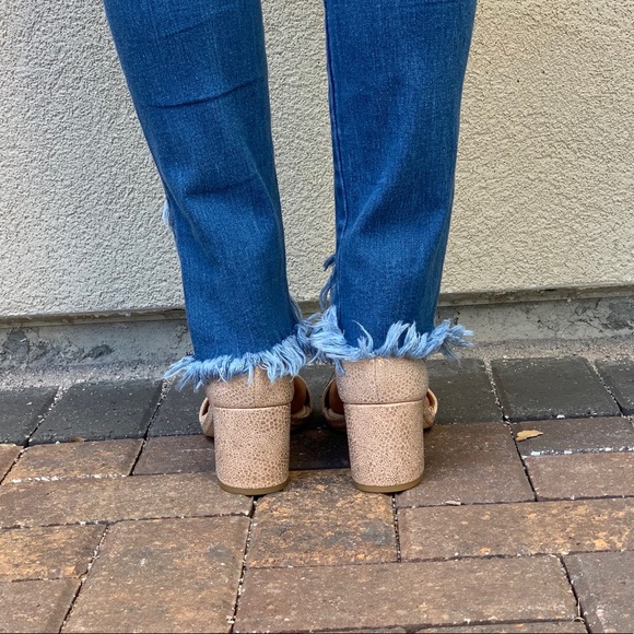 NIB Gold Genuine Leather Kitten Block Heel Sandal - Picture 6 of 6